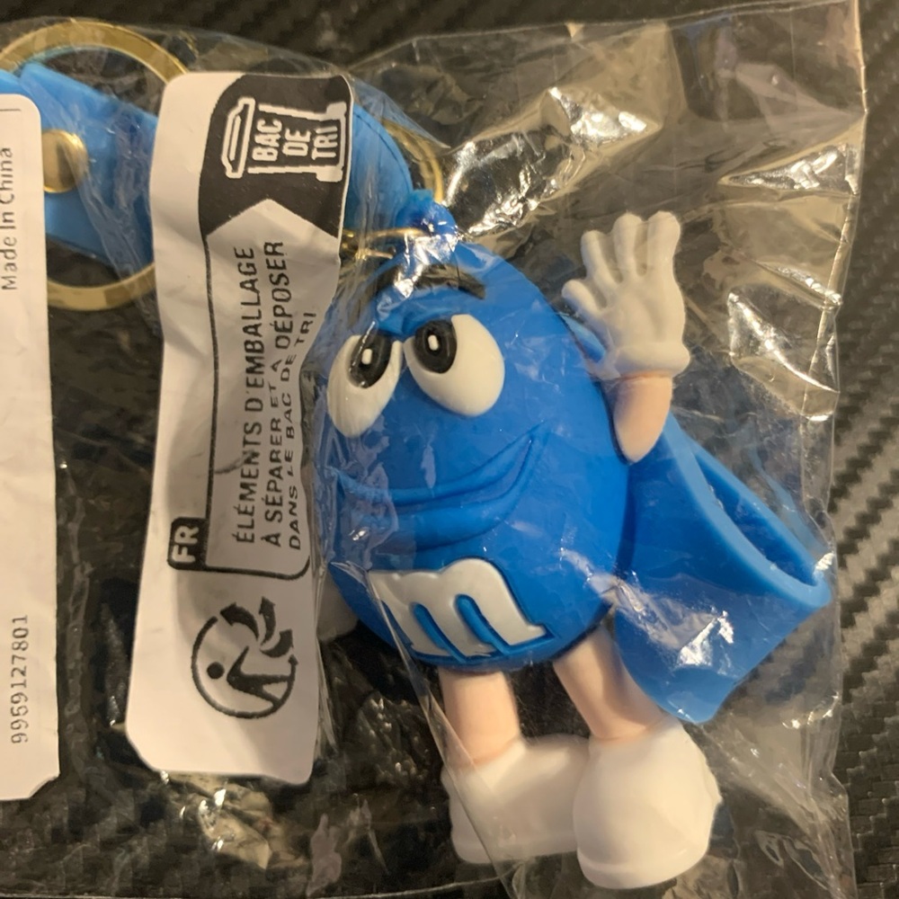 NWT blue M&M keychain/bagcharms.‎ Great novelty item for M&M lovers.